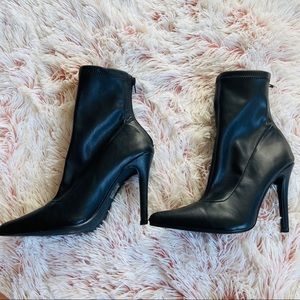 Black booties 🖤🖤